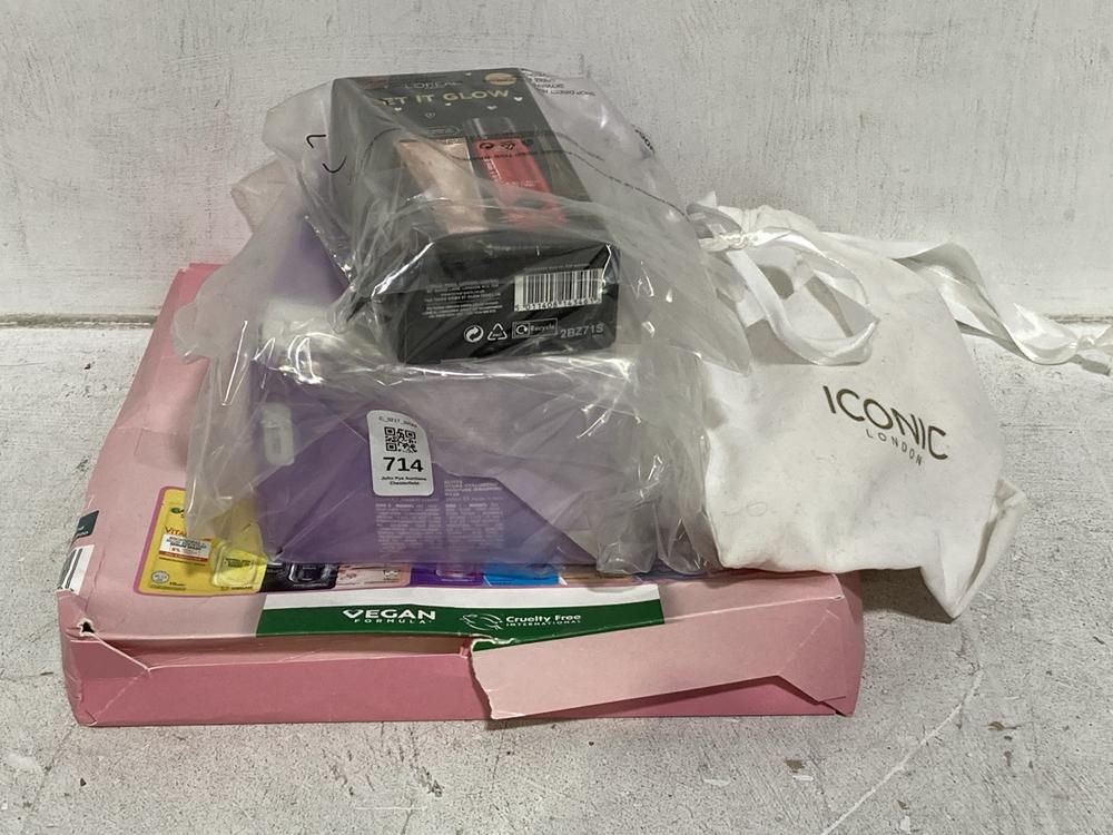 Lot 714  
            Chesterfield SR44 - Parcel Delivery Only 

                
4 X ASSORTED BEAUTY ITEMS TO INCLUDE L'OREAL SET IT GLOW (LOCATION: E6)