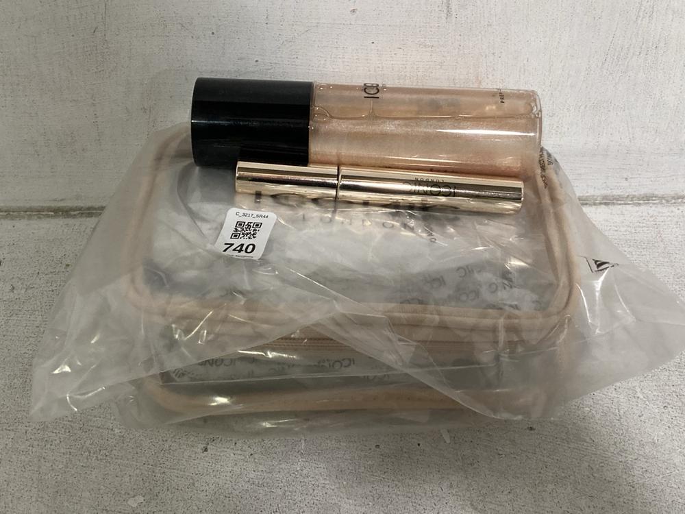 Lot 740  
            Chesterfield SR44 - Parcel Delivery Only 

                
3 X ASSORTED ICONIC LONDON ITEMS TO INCLUDE PREP SET GLOW (LOCATION: E6)