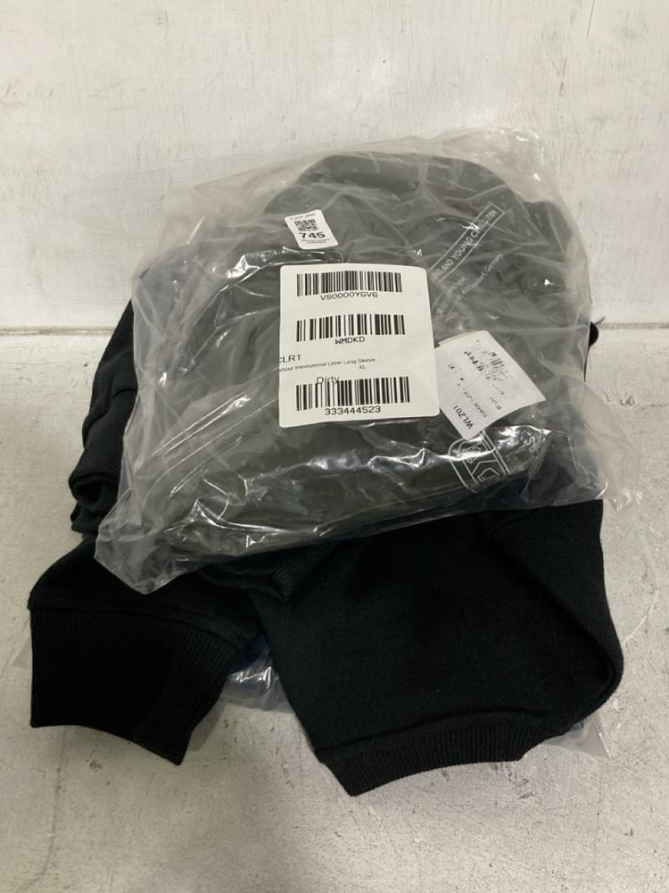 Lot 745  
            Chesterfield SR44 - Parcel Delivery Only 

                
3 X ASSORTED CLOTHING ITEMS TO INCLUDE BARBOUR INTERNATIONAL LONG SLEEVE SIZE XL ...