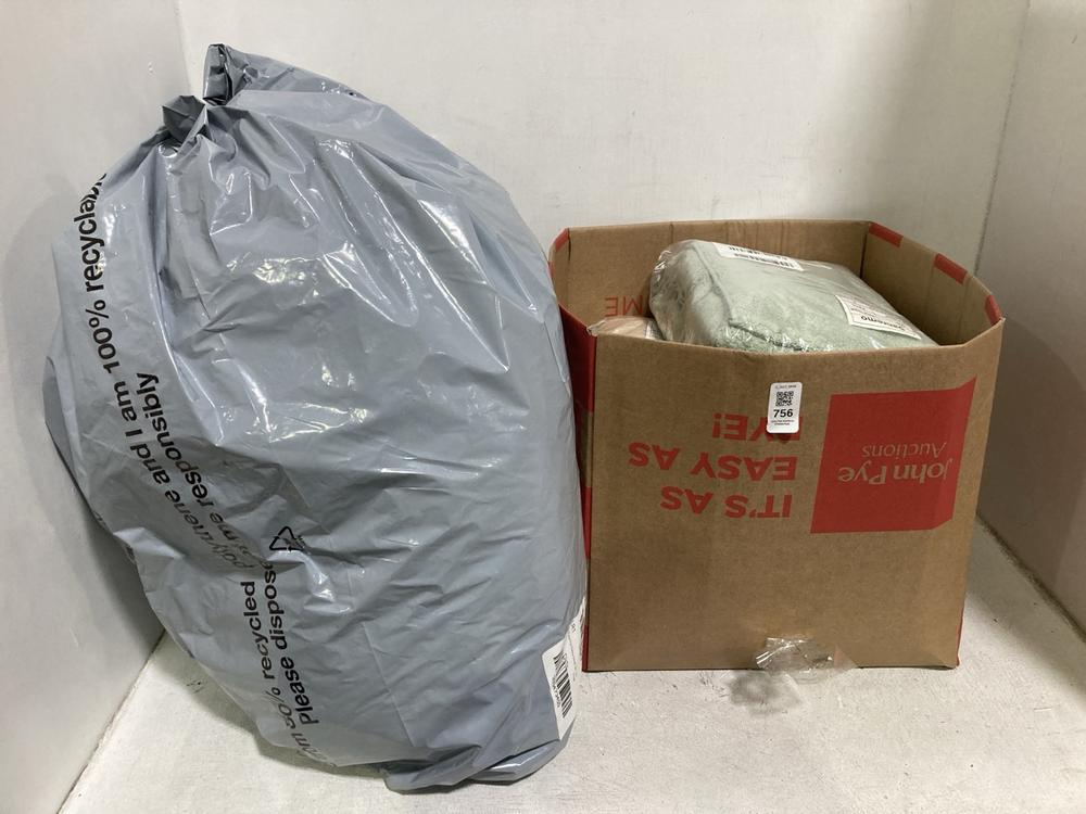 Lot 756  
            Chesterfield SR44 - Parcel Delivery Only 

                
3 X ASSORTED ITEMS TO INCLUDE SANREMO HAND TOWELS (LOCATION: E6)