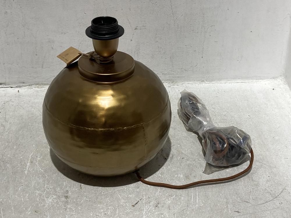 Lot 75  
            Chesterfield SR44 - Parcel Delivery Only 

                
NKUKU RASAN TABLE LAMP - ANTIQUE BRASS - ITEM NO. RL4901 - ORIGINAL RRP £135 (LOC...