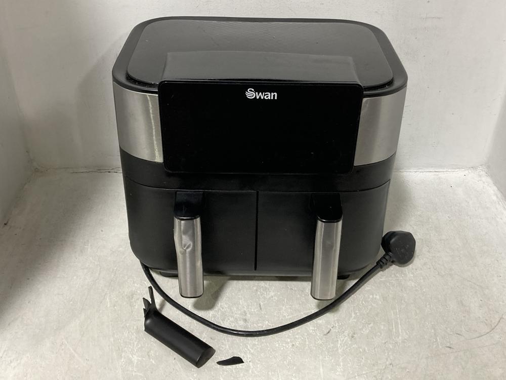 Lot 776  
            Chesterfield SR44 - Parcel Delivery Only 

                
SWAN DUAL BASKET AIR FRYER MODEL NO SD60440 (LOCATION: E7)