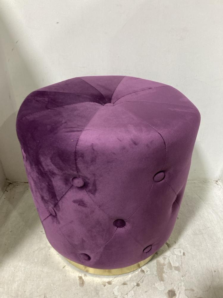 Lot 782  
            Chesterfield SR44 - Parcel Delivery Only 

                
BELIANI POUFFE CARROLLTON VELVET PURPLE - ITEM NO. 32907 - ORIGINAL RRP £420 (LOC...