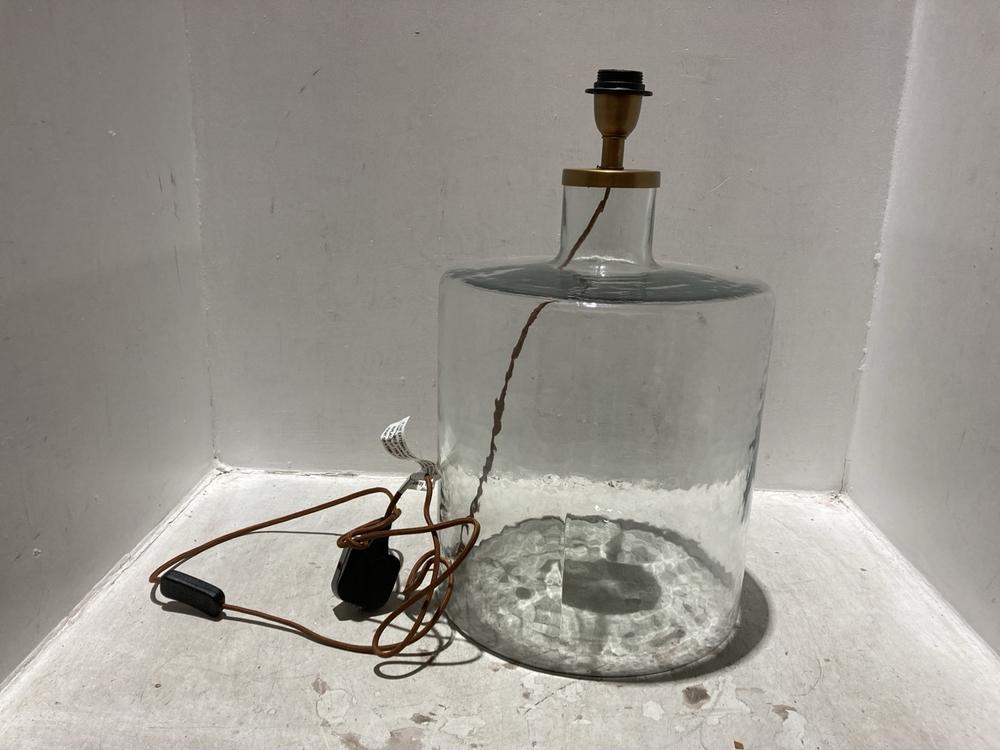 Lot 7  
            Chesterfield SR44 - Parcel Delivery Only 

                
NKUKU EDINA RECYCLED GLASS TABLE LAMP - CLEAR - LARGE - ITEM NO. EL1001 - ORIGINA...