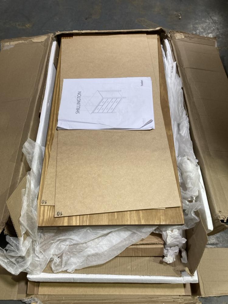 Lot 809  
            Chesterfield SR44 - Parcel Delivery Only 

                
BELIANA COMODA 3+2 GAVETAS HOUSTAND IRYNA (LOCATION: E8)