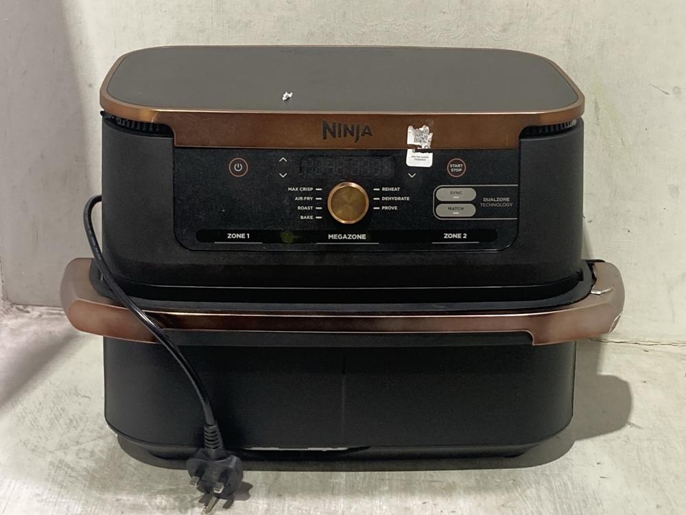 Lot 814  
            Chesterfield SR44 - Parcel Delivery Only 

                
NINJA AIR FRYER 10.4L (LOCATION: D1)