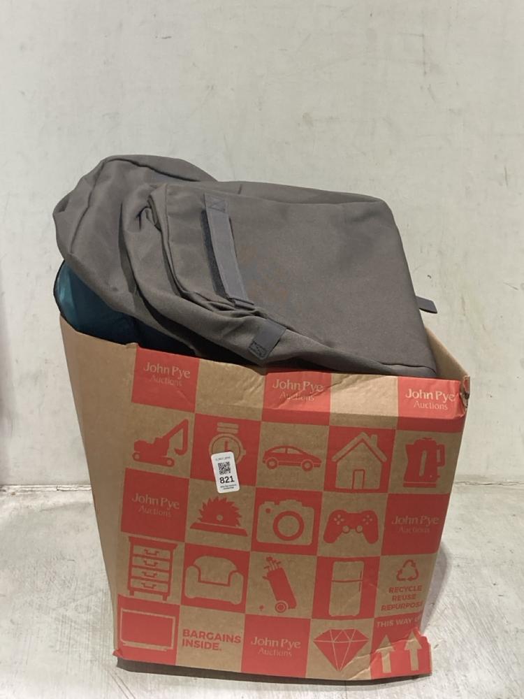 Lot 821  
            Chesterfield SR44 - Parcel Delivery Only 

                
BOX OF ASSORTED BAGS TO INCLUDE SAMSONITE FOLDING BAG (LOCATION: D1)