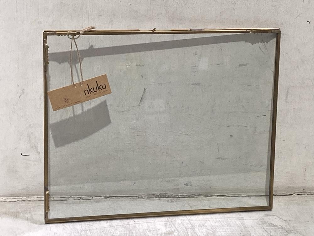 Lot 830  
            Chesterfield SR44 - Parcel Delivery Only 

                
NKUKU TALUKA KIKO BRASS FRAME - ANTIQUE BRASS - EXTRA LARGE - ITEM NO. KF2003 - O...