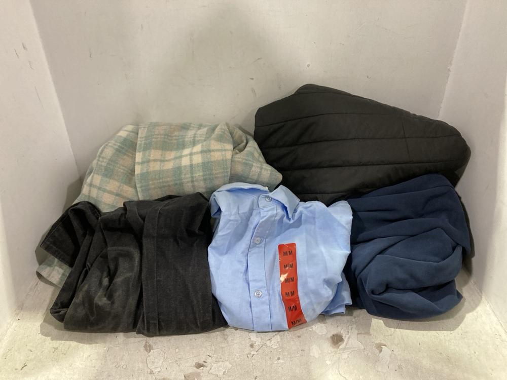 Lot 843  
            Chesterfield SR44 - Parcel Delivery Only 

                
4 X ASSORTED CLOTHING ITEMS TO INCLUDE SWIMS MEN'S LINEN COTTON SHIRT SIZE M (LOC...