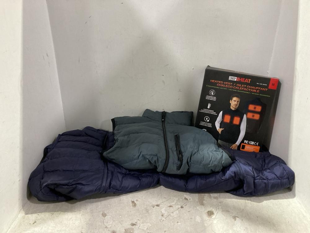 Lot 856  
            Chesterfield SR44 - Parcel Delivery Only 

                
3 X ASSORTED CLOTHING ITEMS TO INCLUDE 32 HEAT SIZE M (LOCATION: D2)