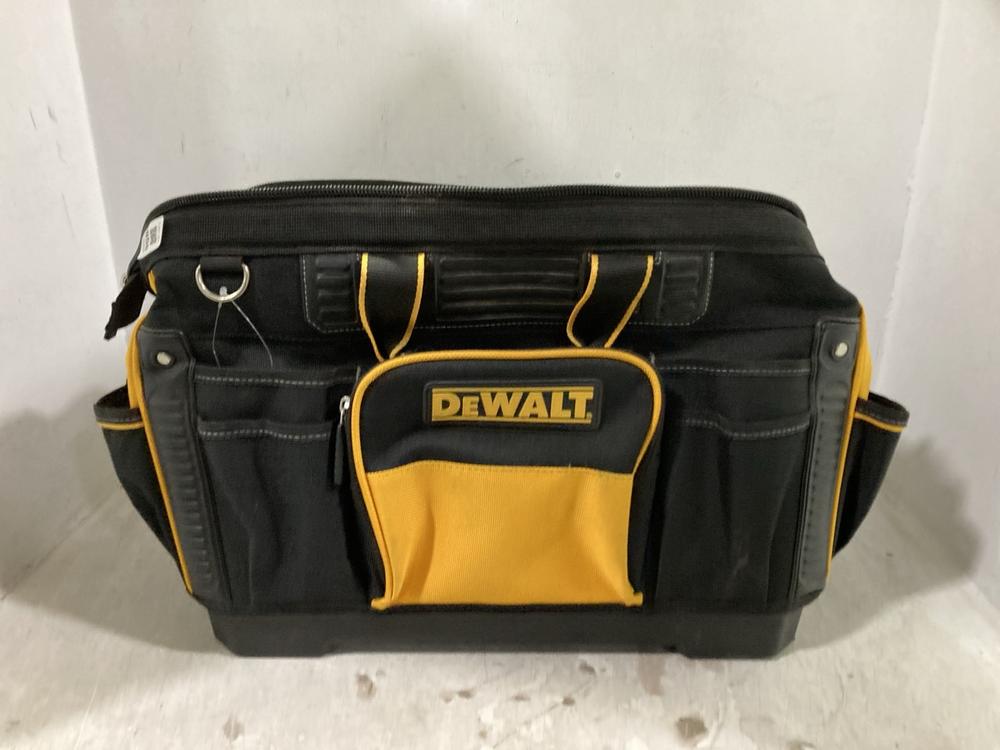 Lot 858  
            Chesterfield SR44 - Parcel Delivery Only 

                
DEWALT TOOL BOX (LOCATION: D2)