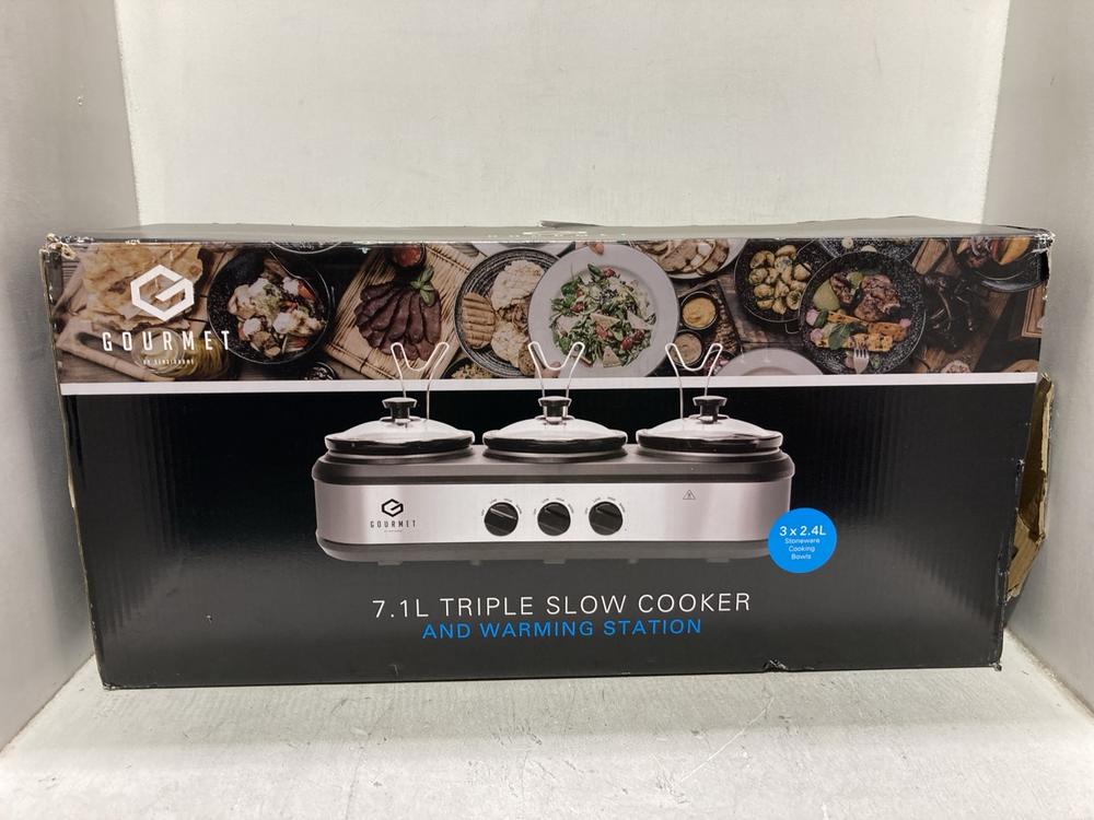 Lot 869  
            Chesterfield SR44 - Parcel Delivery Only 

                
GOURMET 7.1L TRIPLE SLOW COOKER (LOCATION: D3)