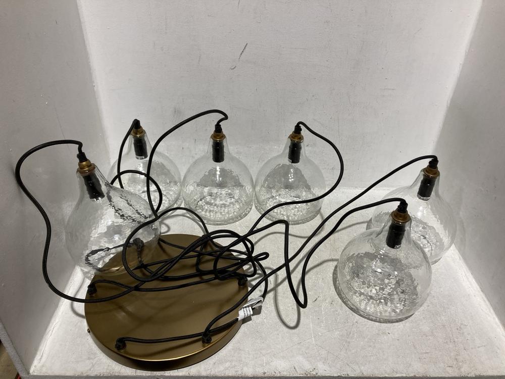 Lot 87  
            Chesterfield SR44 - Parcel Delivery Only 

                
NKUKU ZIVA STATEMENT RECYCLED GLASS CLUSTER PENDANT - CLEAR - ONE SIZE - ITEM NO....