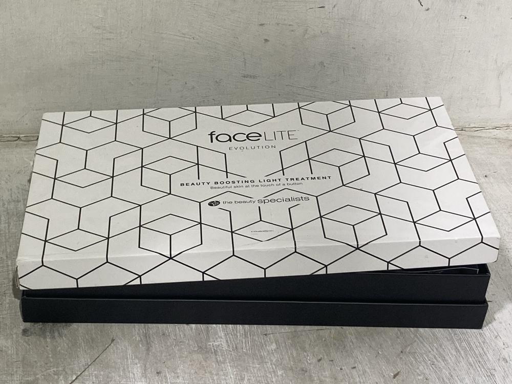 Lot 890  
            Chesterfield SR44 - Parcel Delivery Only 

                
FACELITE EVOLUTION BEAUTY SET (LOCATION: D4)