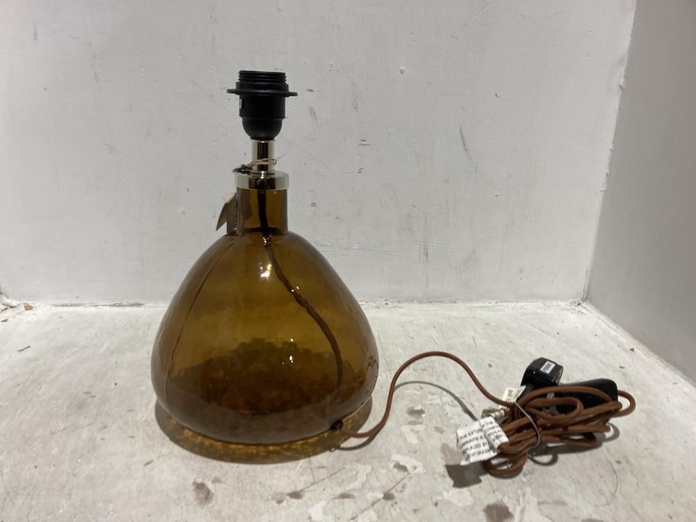 Lot 91  
            Chesterfield SR44 - Parcel Delivery Only 

                
NKUKU BABA RECYCLED GLASS LAMP - BURNT AMBER - SMALL WIDE - ITEM NO. BL8001 - ORI...