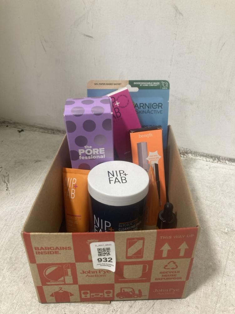 Lot 932  
            Chesterfield SR44 - Parcel Delivery Only 

                
BOX OF ASSORTED BEAUTY ITEMS TO INCLUDE BENEFIT BEYOND MASCARA (LOCATION: D5)