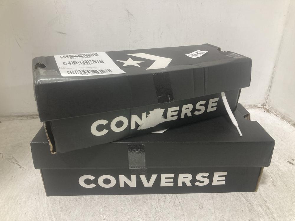 Lot 943  
            Chesterfield SR44 - Parcel Delivery Only 

                
2 X CONVERSE TRAINERS SIZE UK 5 & 7.5 (LOCATION: D5)