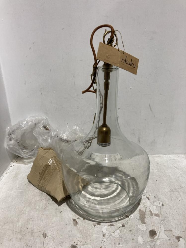 Lot 94  
            Chesterfield SR44 - Parcel Delivery Only 

                
NKUKU AGARTALA RECYCLED GLASS PENDANT - SMALL - ITEM NO. AP9501 - ORIGINAL RRP £2...