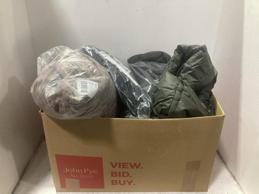 Lot 951  
            Chesterfield SR44 - Parcel Delivery Only 

                
BOX OF ASSORTED ITEMS TO INCLUDE PIXIEGIRL WIDE LEG JEAN SIZE 14 (LOCATION: D5)