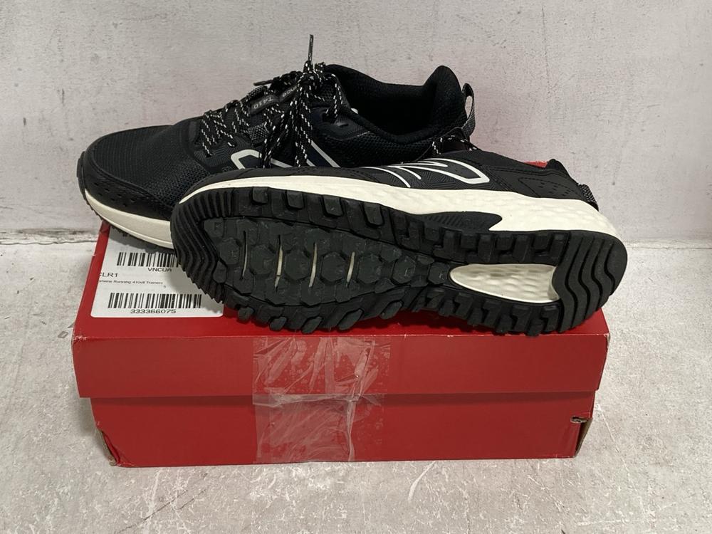 Lot 959  
            Chesterfield SR44 - Parcel Delivery Only 

                
2 X ASSORTED NEW BALANCE TRAINERS SIZE UK 5 & UK 6.5 (LOCATION: D6)