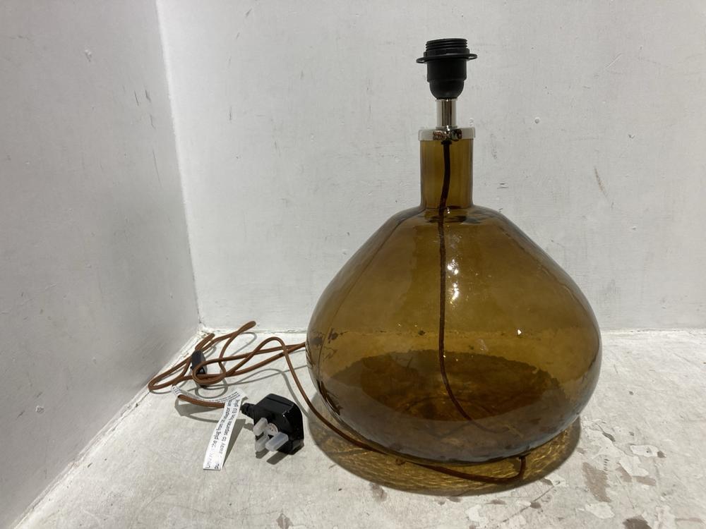 Lot 96  
            Chesterfield SR44 - Parcel Delivery Only 

                
NKUKU BABA RECYCLED GLASS LAMP - BURNT AMBER - LARGE WIDE - ITEM NO. BL8201 - ORI...