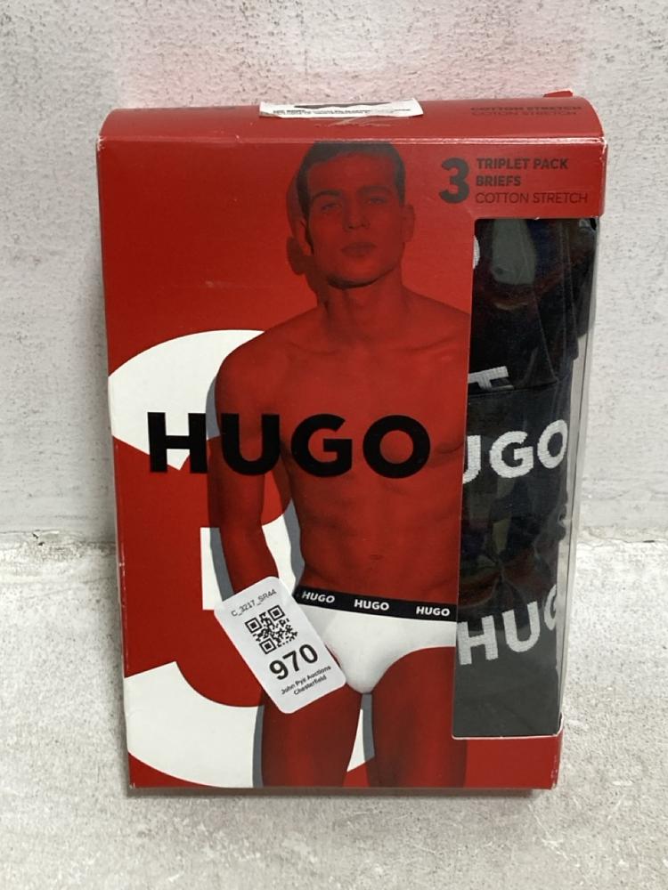 Lot 970  
            Chesterfield SR44 - Parcel Delivery Only 

                
3 X ASSORTED MENS UNDERWEAR TO INCLUDE HUGO BOSS BOXERS SIZE XL (LOCATION: D6)