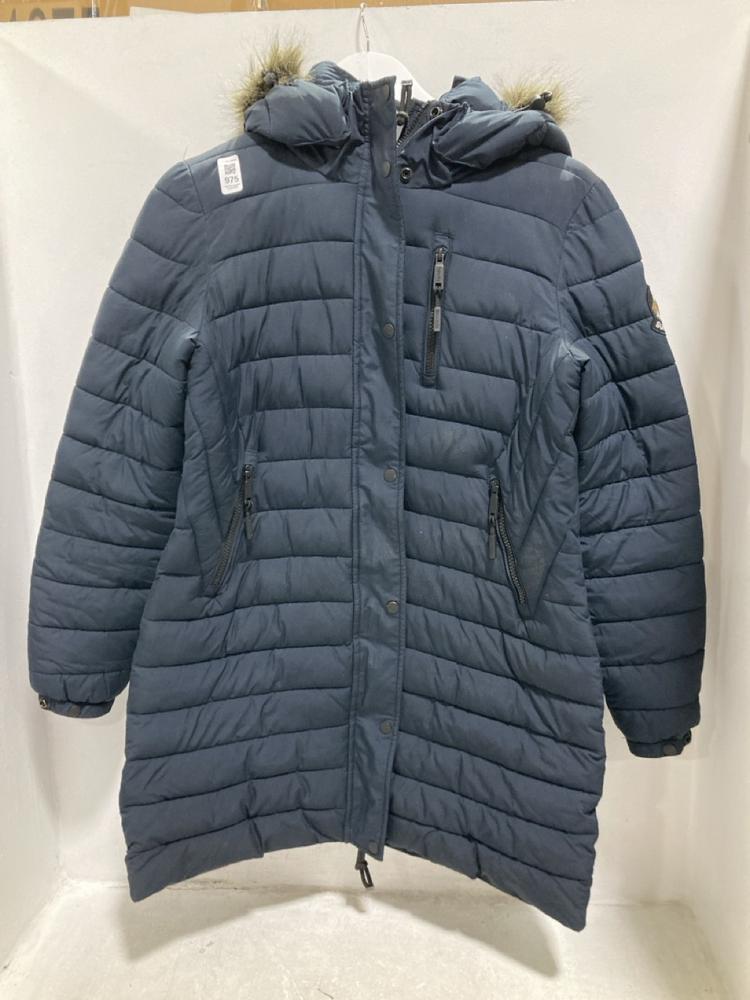 Lot 975  
            Chesterfield SR44 - Parcel Delivery Only 

                
2 X ASSORTED CLOTHING ITEMS TO INCLUDE SUPERDRY COAT (LOCATION: D6)