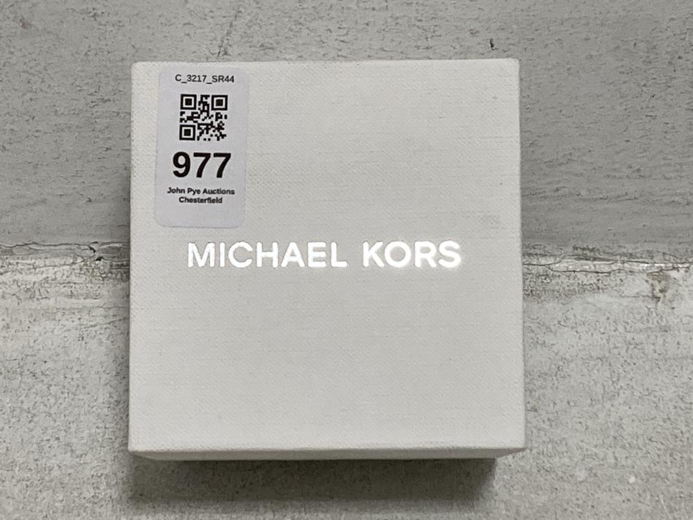 Lot 977  
            Chesterfield SR44 - Parcel Delivery Only 

                
MICHAEL KORS SILVER & GOLD WRISTWATCH (LOCATION: D6)
