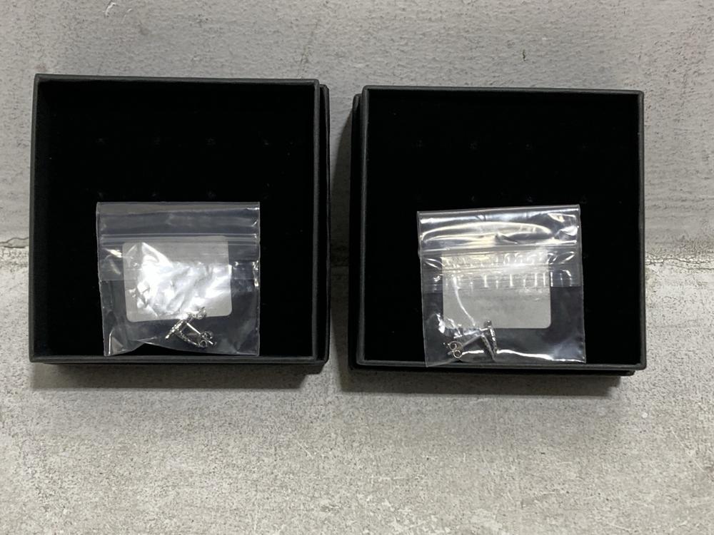 Lot 982  
            Chesterfield SR44 - Parcel Delivery Only 

                
BOX OF ASSORTED JEWELLERY ITEMS TO INCLUDE THE LOVE COLLECTION EARRINGS (LOCATION...