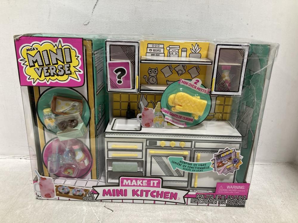 Lot 984  
            Chesterfield SR44 - Parcel Delivery Only 

                
4 X ASSORTED ITEMS TO INCLUDE BLUEY CREATION STATION (LOCATION: D6)