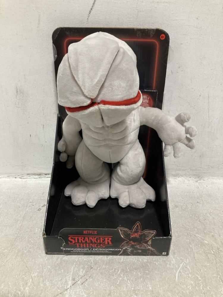 Lot 985  
            Chesterfield SR44 - Parcel Delivery Only 

                
BOX OF ASSORTED ITEMS TO INCLUDE HY PRO 2 IN 1 MAGNETIC DART BOARD (LOCATION: D6)