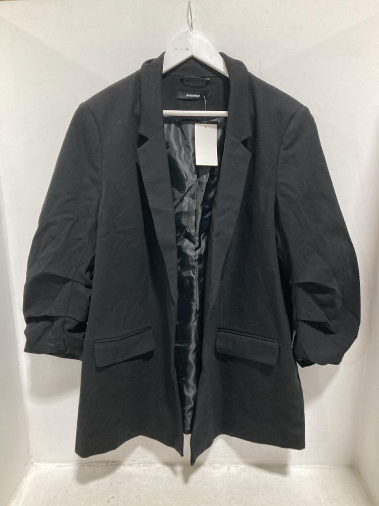 Lot 986  
            Chesterfield SR44 - Parcel Delivery Only 

                
BOX OF ASSORTED CLOTHING TO INCLUDE EVERYDAY SUIT JACKET SIZE 20 (LOCATION: D6)