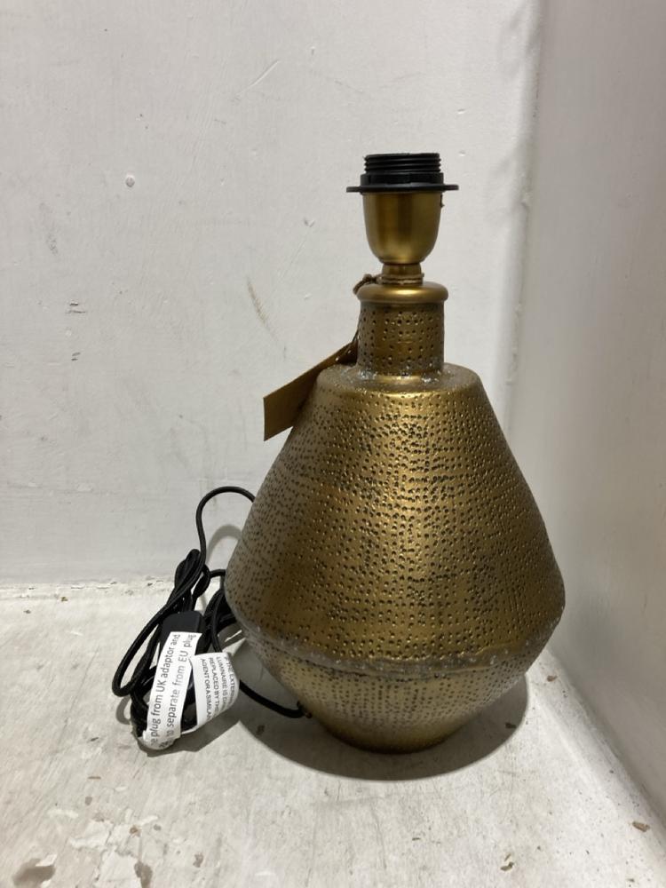 Lot 98  
            Chesterfield SR44 - Parcel Delivery Only 

                
NKUKU NALGONDA LAMP - ANTIQUE BRASS - SMALL - ITEM NO. NL2501 - ORIGINAL RRP £175...