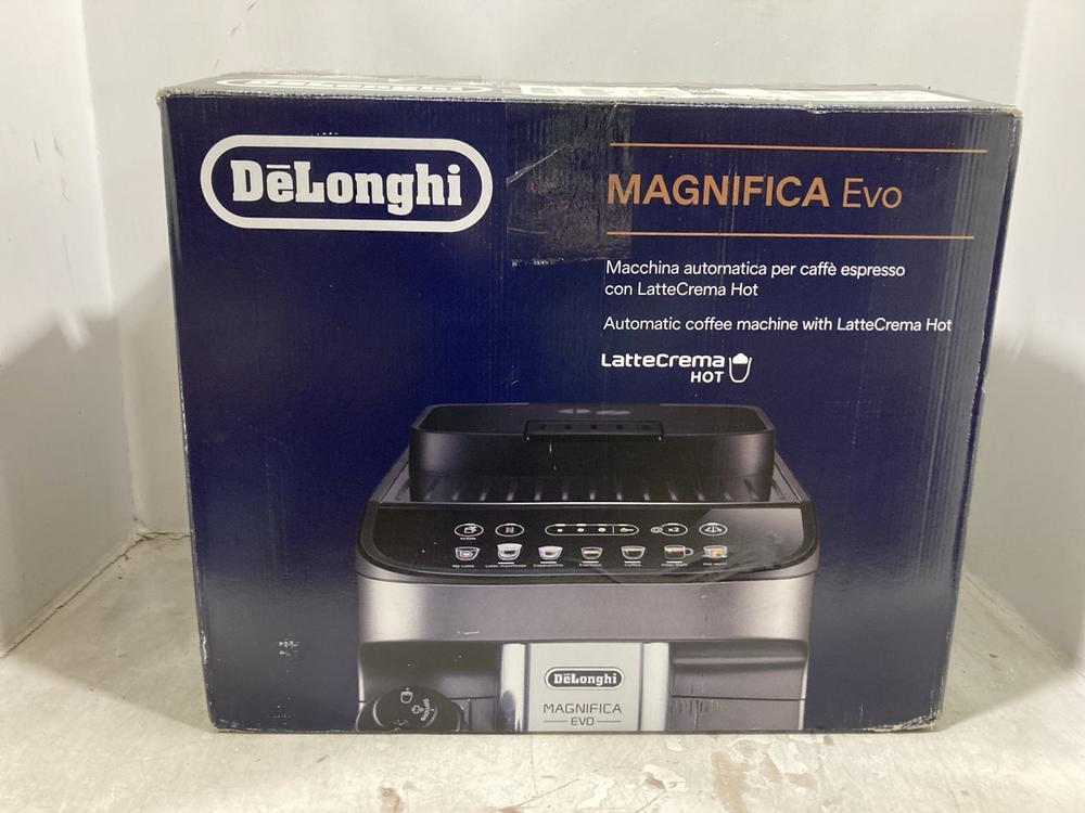 Lot 993  
            Chesterfield SR44 - Parcel Delivery Only 

                
DELONGHI MAGNIFICA EVO COFFEE MACHINE (LOCATION: D7)