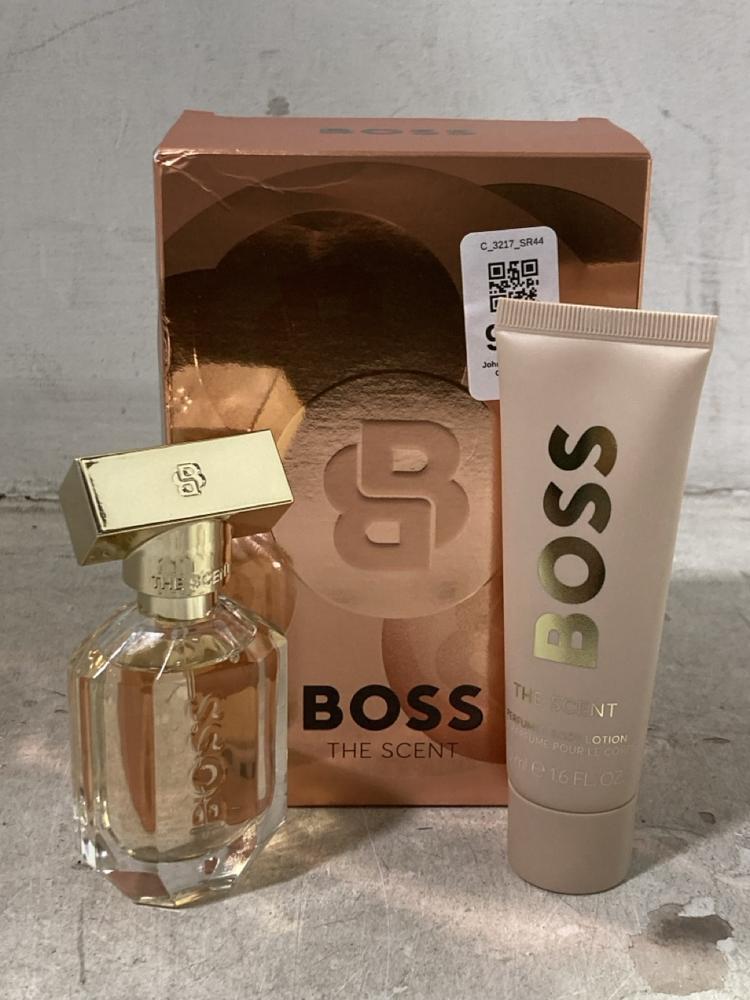 Lot 998  
            Chesterfield SR44 - Parcel Delivery Only 

                
BOSS THE SCENT GIFT SET (LOCATION: D7)
