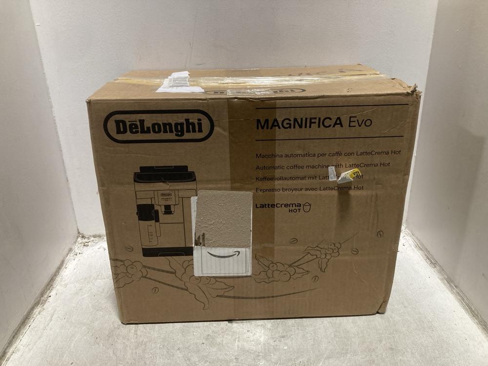 Lot 1044  
            Chesterfield SR47 - Parcel Delivery Only 

                
DELONGHI MAGNIFICA EVO AUTOMATIC COFFEE MACHINE WITH LATTECREMA HOT. (LOCATION: D6)