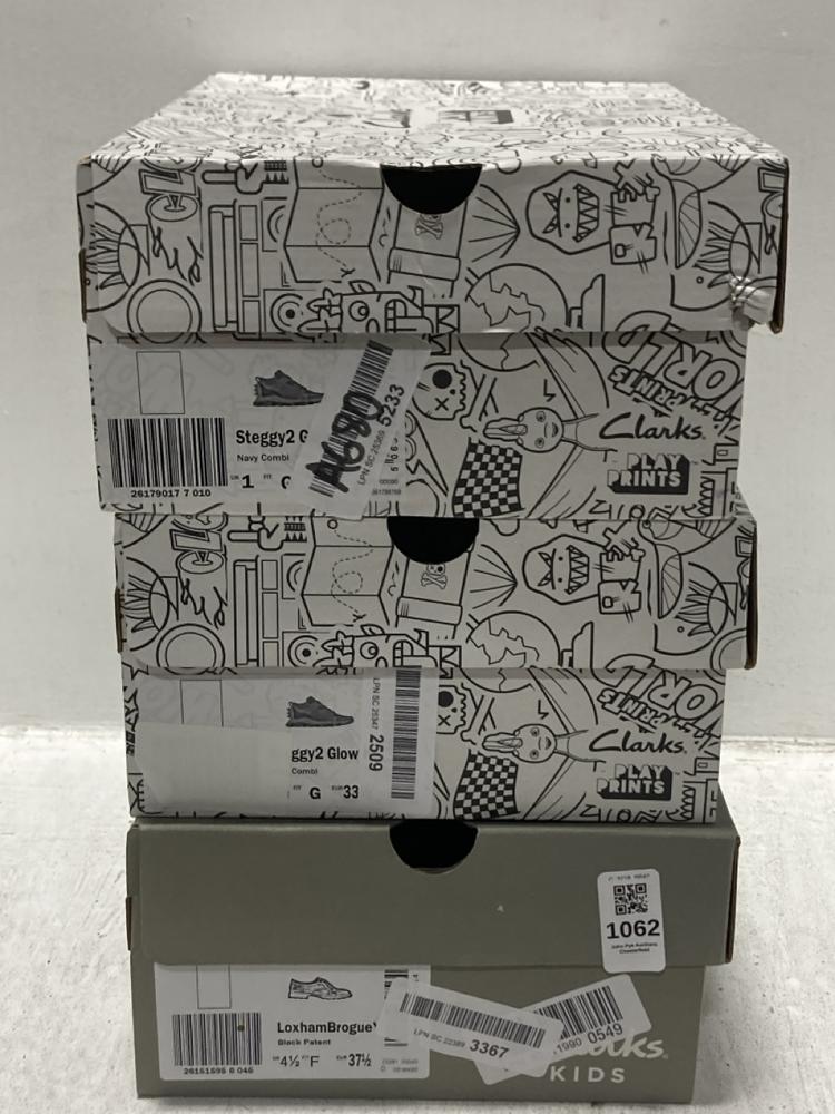 Lot 1062  
            Chesterfield SR47 - Parcel Delivery Only 

                
3 X ASSORTED CLARKS CHILDRENS FOOTWEAR TO INCLUDE STEGGY2 GLOW TRAINERS IN NAVY C...