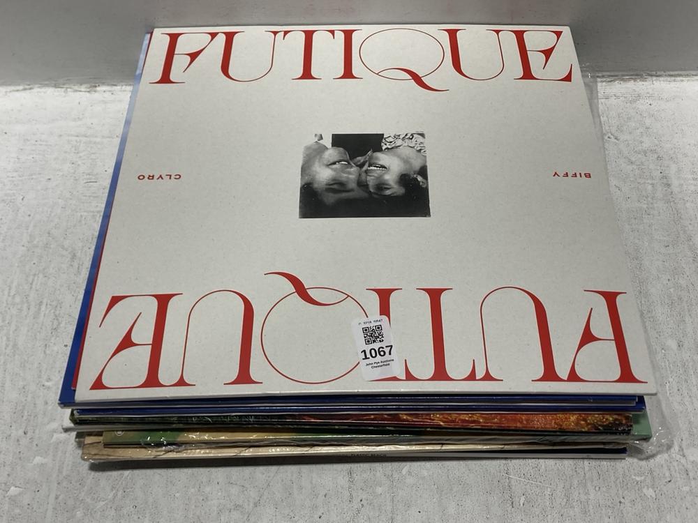 Lot 1067  
            Chesterfield SR47 - Parcel Delivery Only 

                
9 X ASSORTED VINYL RECORDS TO INCLUDE GORILLAZ - PLASTIC BEACH (LOCATION: D10)