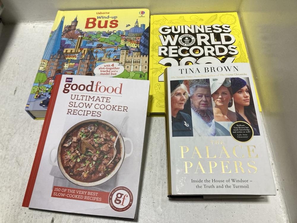 Lot 1068  
            Chesterfield SR47 - Parcel Delivery Only 

                
12 X ASSORTED BOOKS TO INCLUDE ROB RITCHIE/DAVE GENT - A LEVEL CHEMISTRY FOR OCR ...