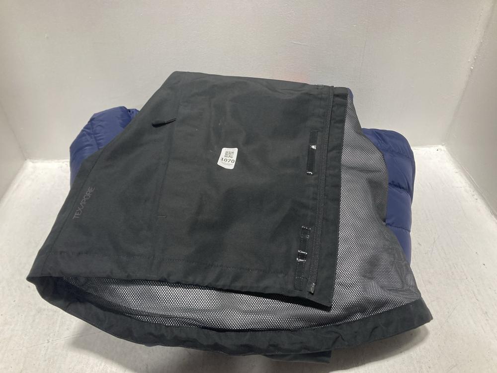 Lot 1070  
            Chesterfield SR47 - Parcel Delivery Only 

                
JACK WOLFSKIN STORMY POINT 2L JACKET IN BLACK SIZE M TO INCLUDE MOUNTAIN WAREHOUS...