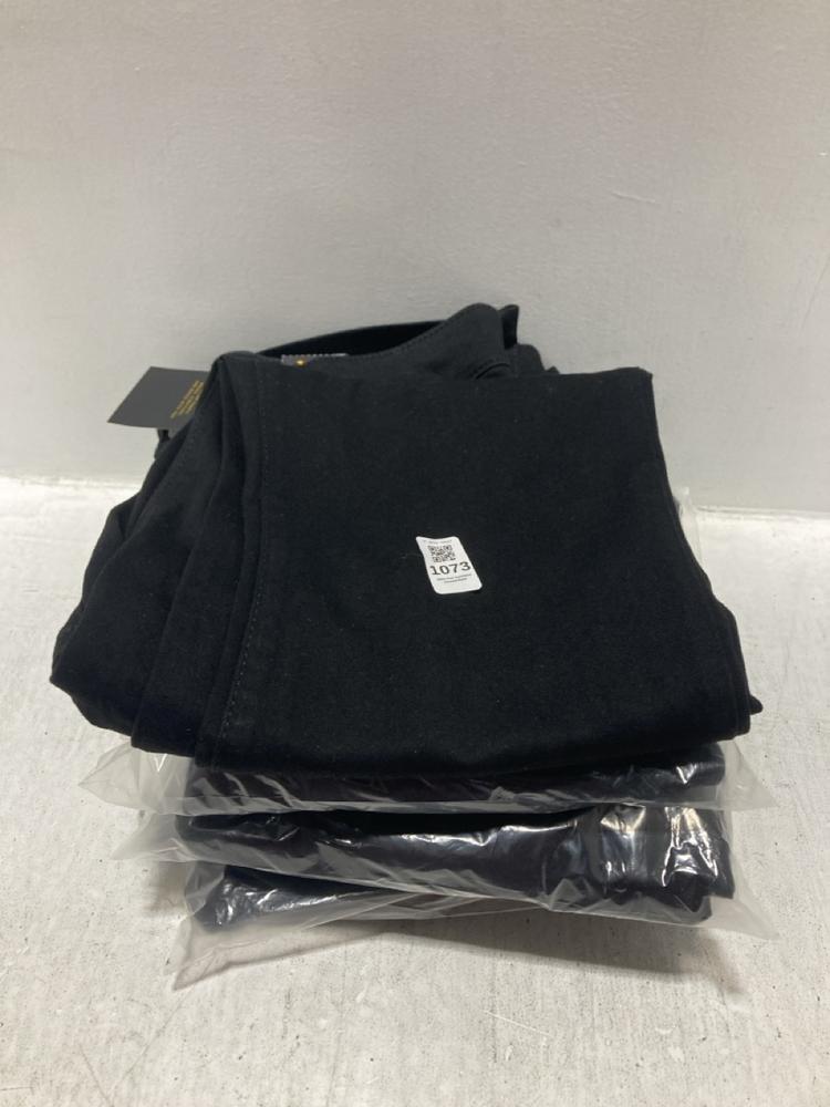 Lot 1073  
            Chesterfield SR47 - Parcel Delivery Only 

                
4 X ASSORTED ADULTS BRANDED CLOTHING TO INCLUDE JACK AND JONES JEANS IN BLACK SIZ...