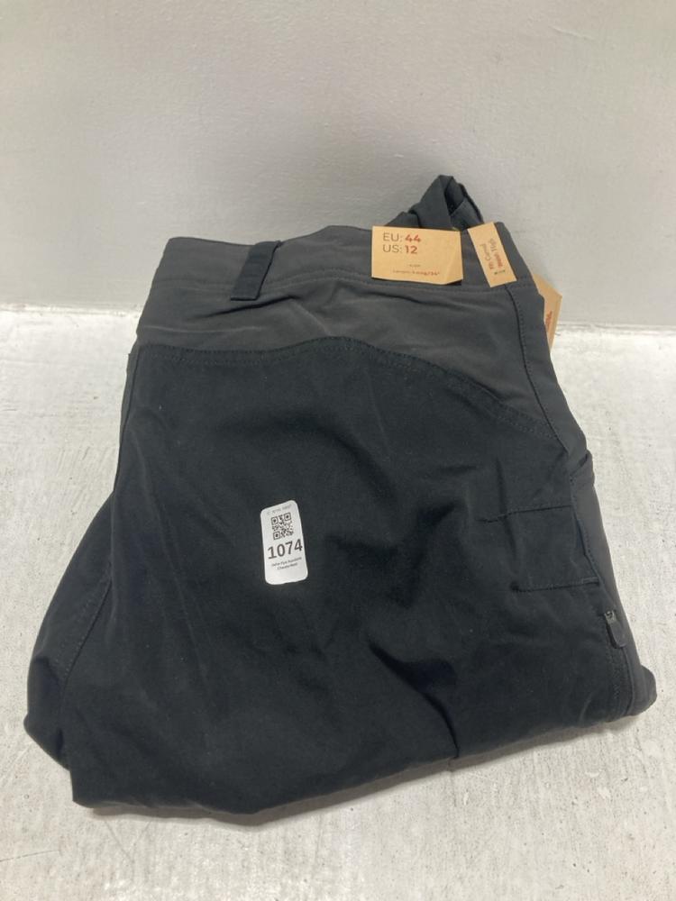 Lot 1074  
            Chesterfield SR47 - Parcel Delivery Only 

                
FJALL RAVEN KEB TROUSERS IN BLACK SIZE EU 44 ORIGINAL RRP £215 (LOCATION: D10)