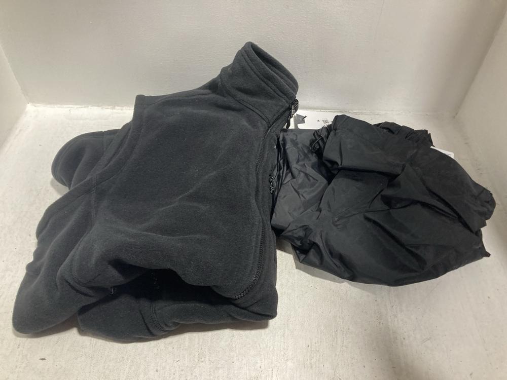 Lot 1080  
            Chesterfield SR47 - Parcel Delivery Only 

                
BERGHAUS HERREN PRISM OLARTEC FLEECE IN BLACK SIZE XXXL TO INCLUDE BERGHAUS WATER...