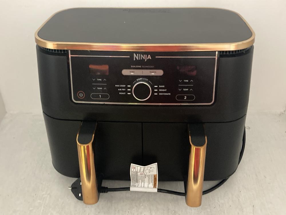 Lot 125  
            Chesterfield SR47 - Parcel Delivery Only 

                
NINJA FOODI MAX DUAL ZONE 9.5L AIR FRYER ORIGINAL RRP £229 - MODEL NO. AF400UKCP ...