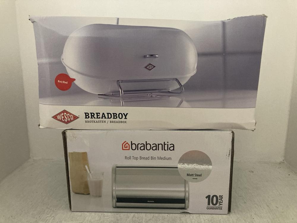 Lot 127  
            Chesterfield SR47 - Parcel Delivery Only 

                
WESCO BREADBOY BREADBOX TO INCLUDE BRABANTIA ROLL TOP MEDIUM BREAD BIN (LOCATION:...