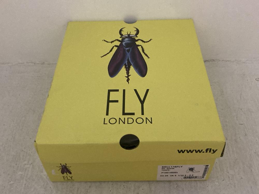 Lot 140  
            Chesterfield SR47 - Parcel Delivery Only 

                
FLY LONDON KOLL148FLY WOMENS BOOTS IN TAUPE SIZE 6 (LOCATION: A3)