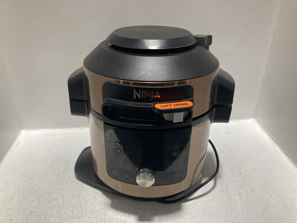 Lot 14  
            Chesterfield SR47 - Parcel Delivery Only 

                
NINJA FOODI MAX 14 IN 1 SMARTLID 7.5L MULTI COOKER ORIGINAL RRP £299 (LOCATION: D7)