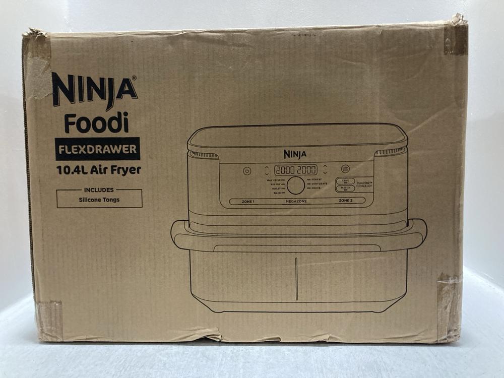 Lot 15  
            Chesterfield SR47 - Parcel Delivery Only 

                
NINJA FOODI FLEXDRAWER 10.4L AIR FRYER ORIGINAL RRP £269 (LOCATION: D7)