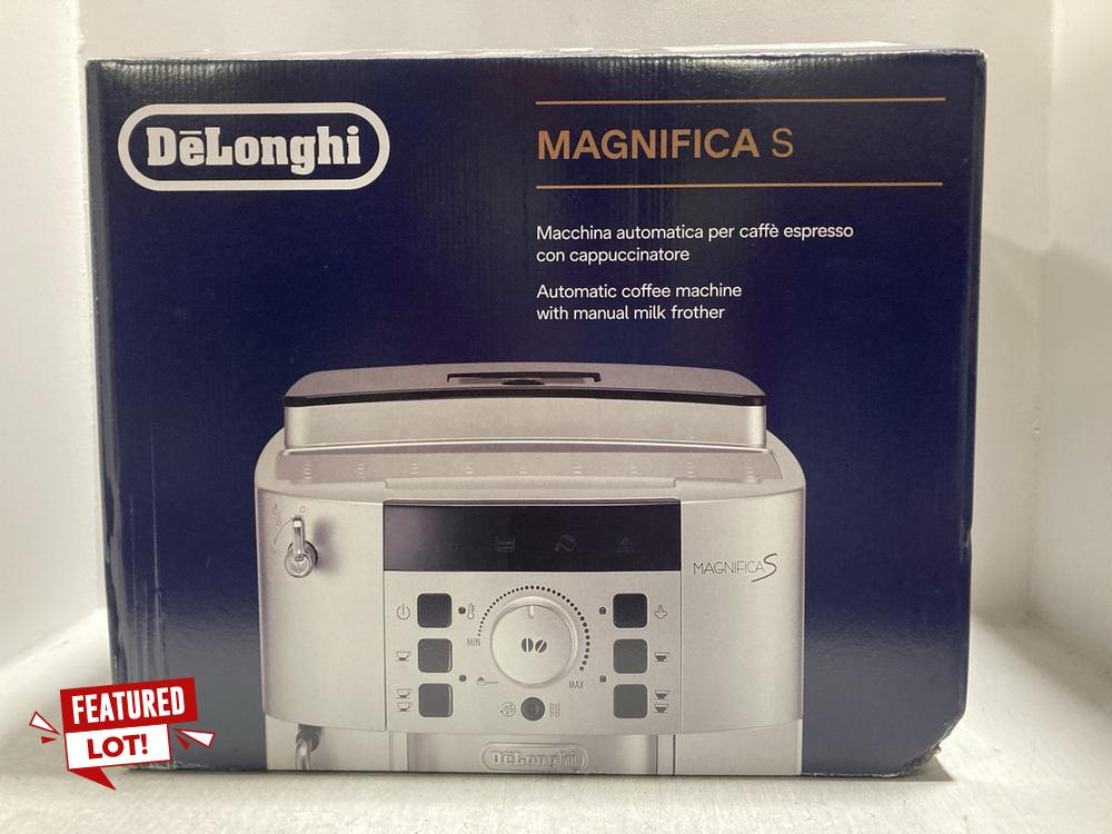Lot 1  
            Chesterfield SR47 - Parcel Delivery Only 

                
DELONGHI MAGNIFICA S COFFEE MACHINE ORIGINAL RRP £299 (LOCATION: D7)