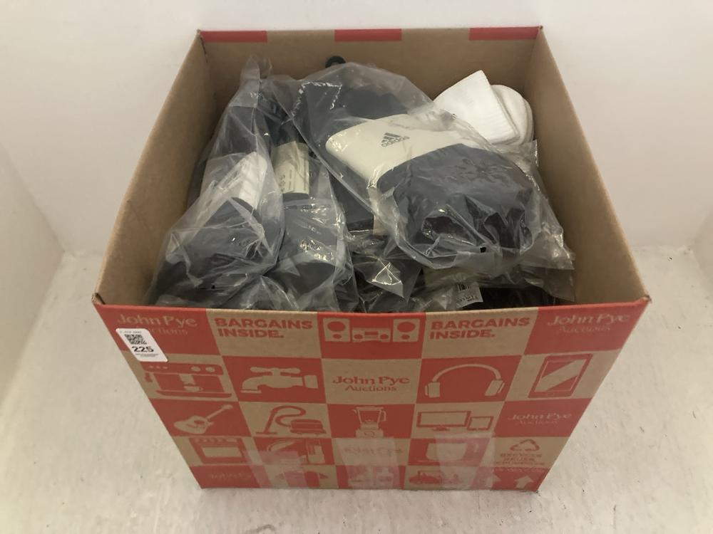 Lot 225  
            Chesterfield SR47 - Parcel Delivery Only 

                
BOX OF ASSORTED ADULTS BRANDED SOCKS TO INCLUDE ADIDAS PACK OF 3 T LIN LOW SOCKS ...